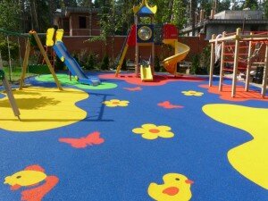 Преимущества оформление детской площадки резиновой плиткой